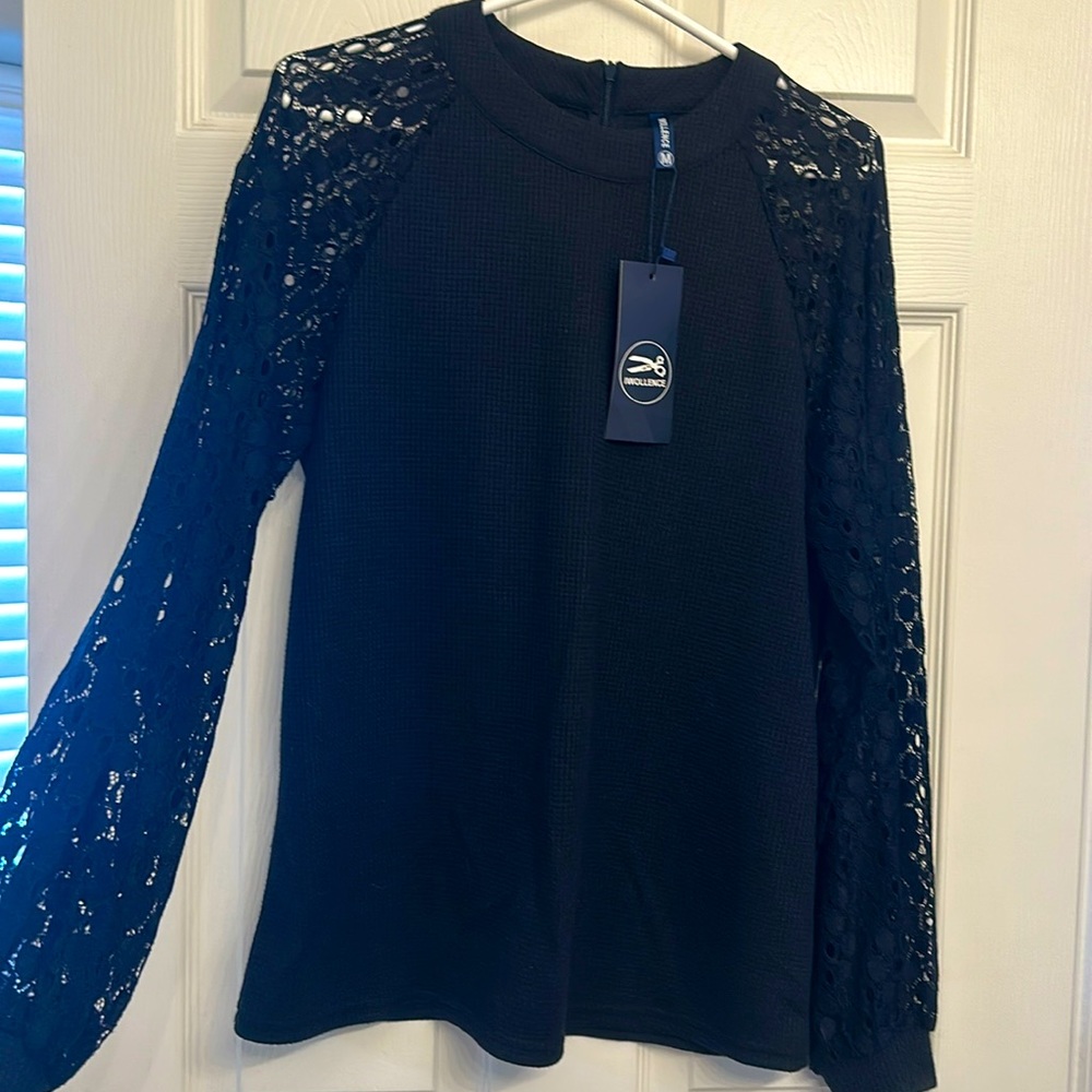 NWT Women’s thermal style lace long-sleeve in black size M